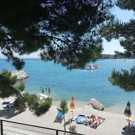 Kinderfreundliches Mit Garten Apartamento Split